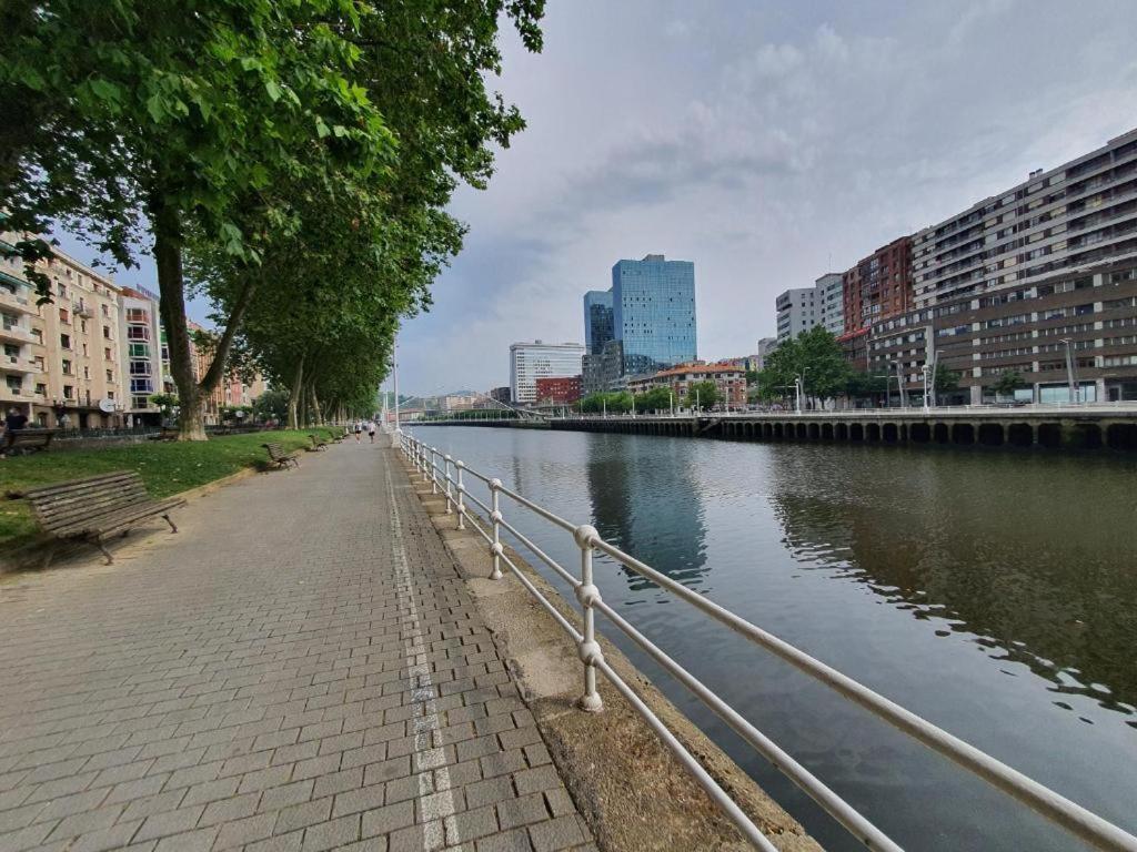 Pension Guggenheim Riverview Hbi01297 Bilbao Exterior photo